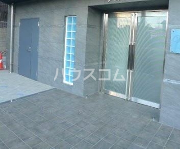 28/30 エントランス