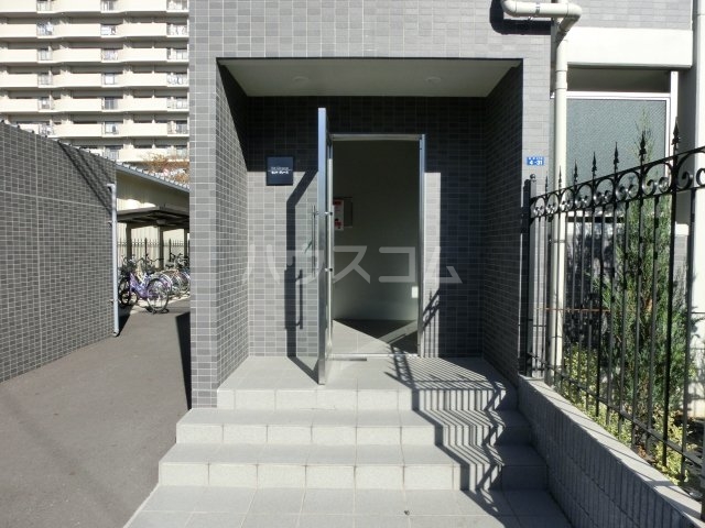 16/21 エントランス