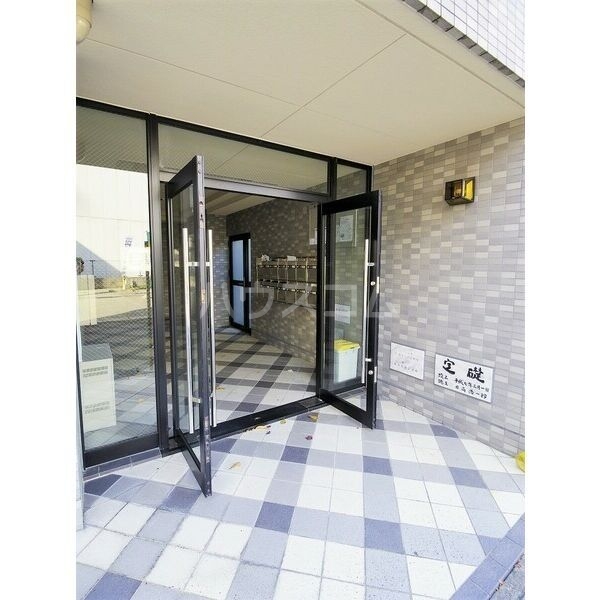 18/25 エントランス