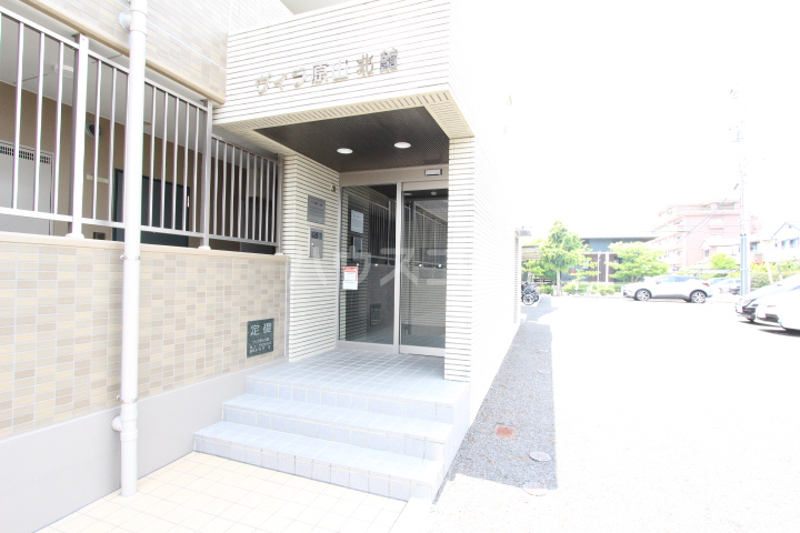 23/30 エントランス