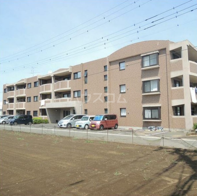 18/27 駐車場