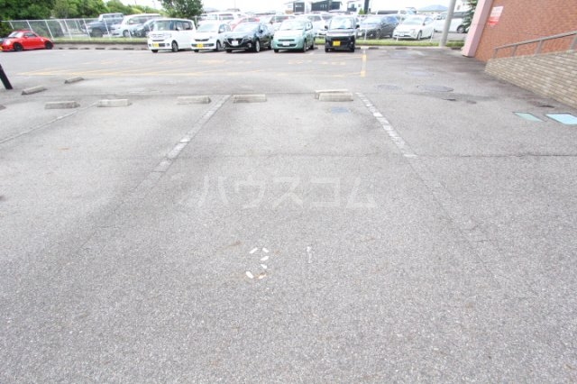 26/30 駐車場