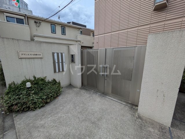 18/22 エントランス