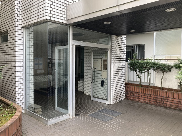 2/4 エントランス