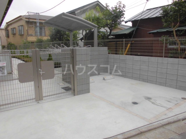 21/30 エントランス