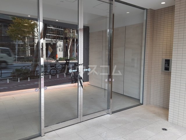 28/30 エントランス