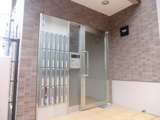 22/28 エントランス