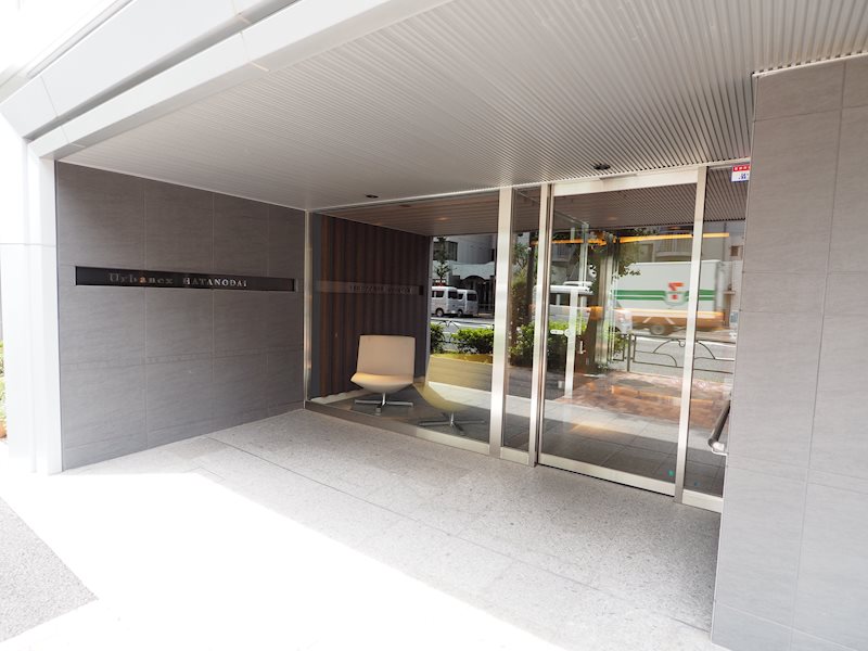 19/27 エントランス