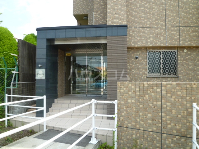 21/30 エントランス