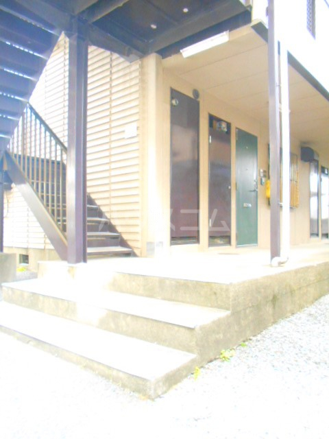 24/30 エントランス