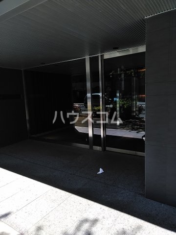 19/27 エントランス