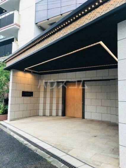 16/23 エントランス