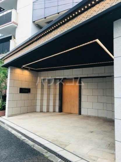 16/23 エントランス