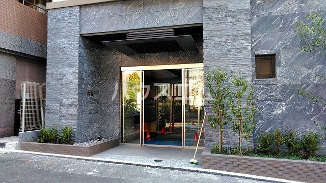 23/30 エントランス