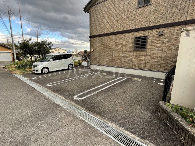 2/4 駐車場