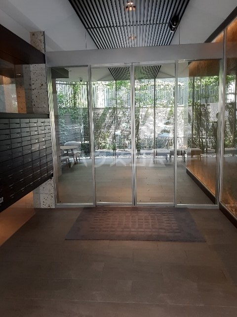 28/30 エントランス