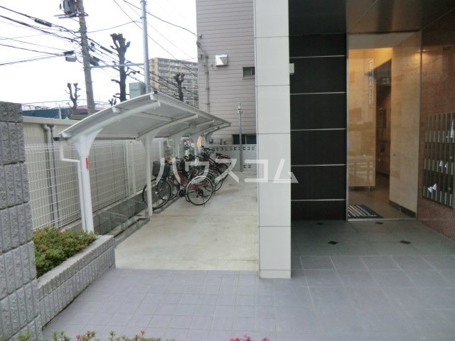 16/21 エントランス