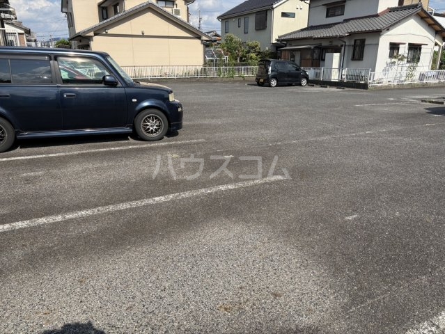28/30 駐車場