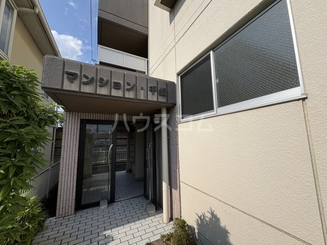 27/30 エントランス