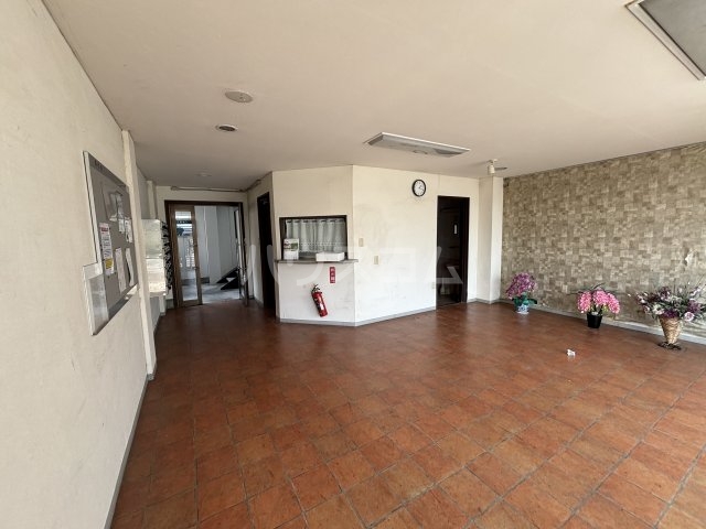 16/17 エントランス