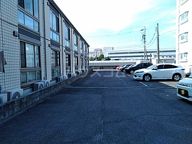26/30 駐車場