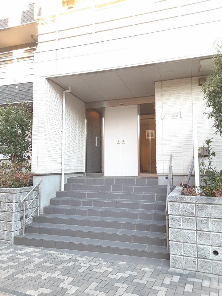 25/30 エントランス