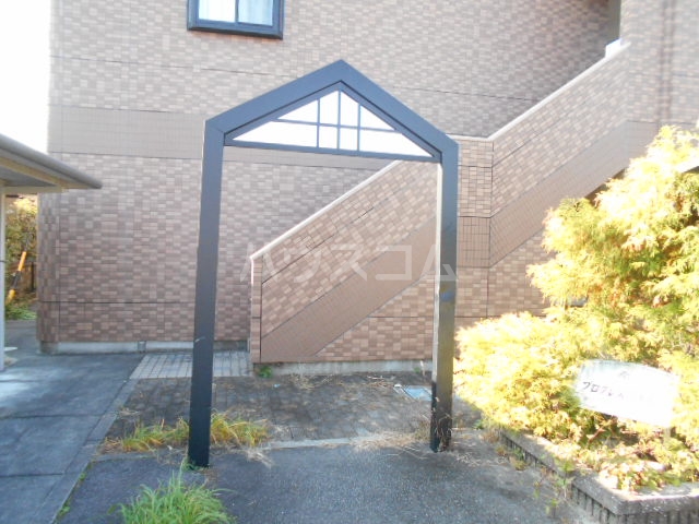 23/30 エントランス