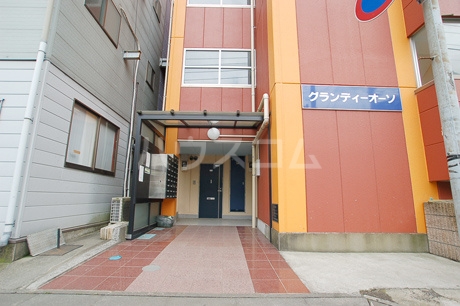 23/30 エントランス