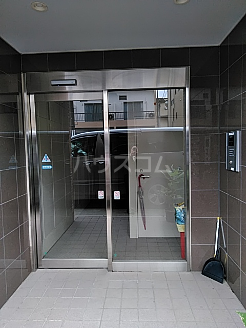 28/30 エントランス