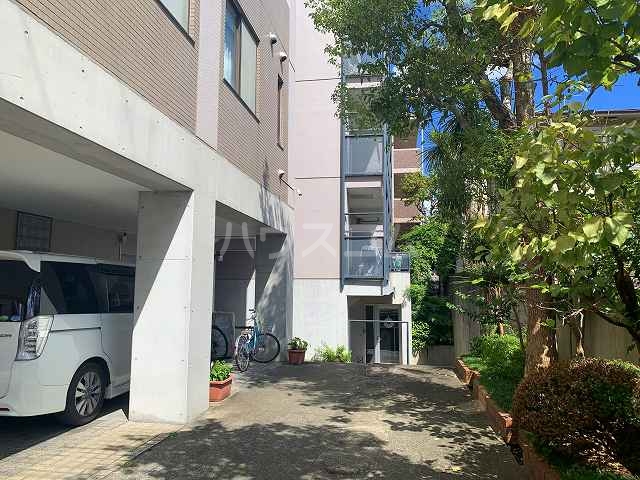 22/25 エントランス