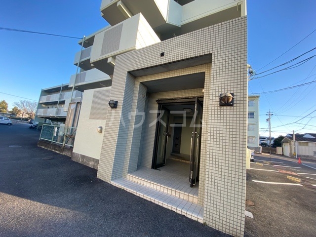 23/28 エントランス