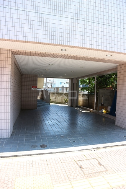 15/21 エントランス