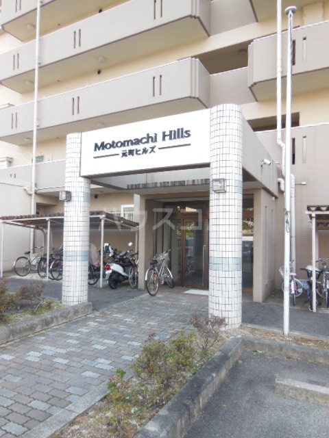 27/30 エントランス