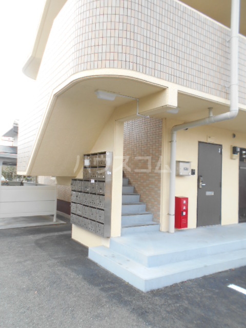 21/30 エントランス