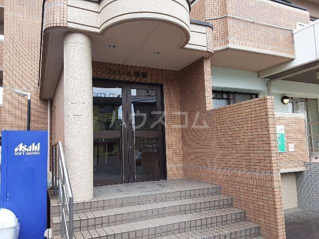 18/28 エントランス