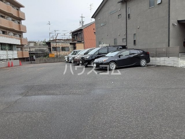 18/27 駐車場