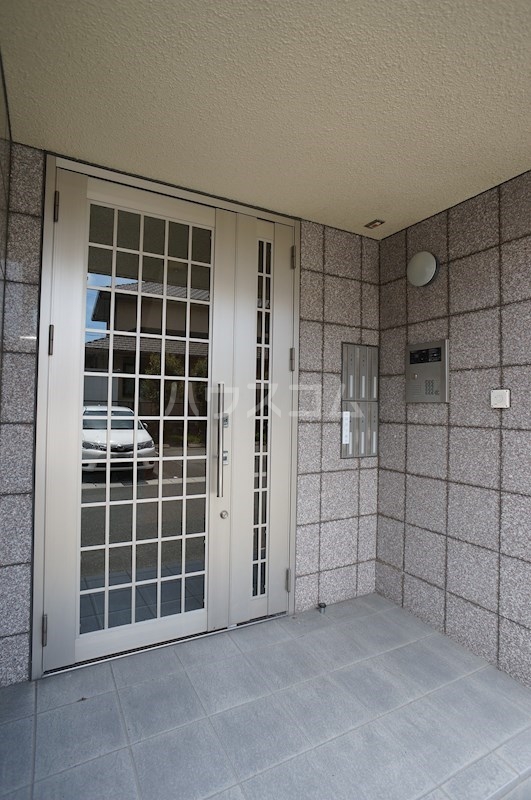 21/26 エントランス