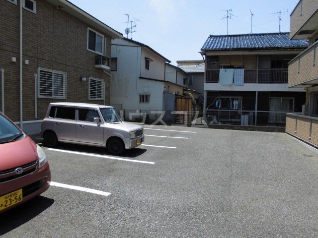 22/26 駐車場