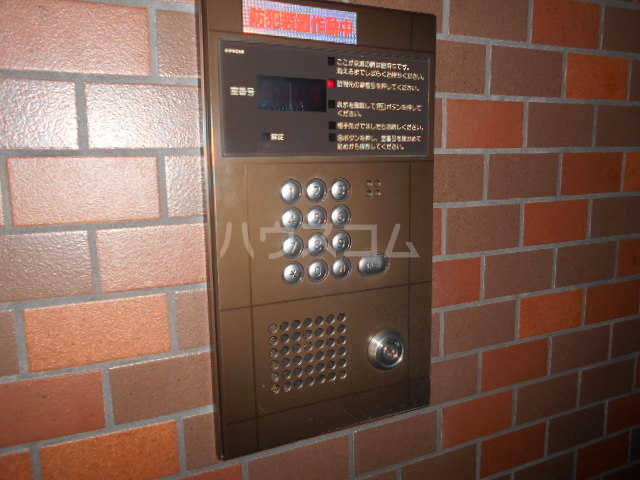 20/21 エントランス