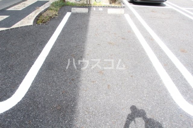27/30 駐車場