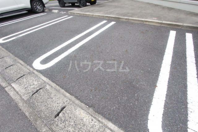 27/30 駐車場