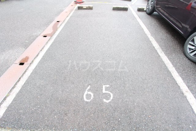 18/28 駐車場