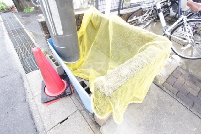 19/30 エントランス