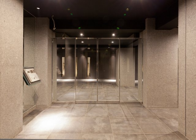 27/30 エントランス