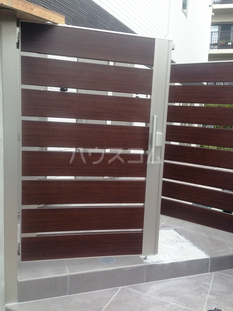 21/30 エントランス