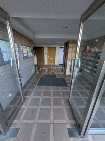 27/30 エントランス