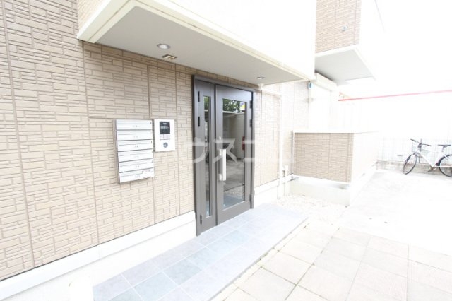 27/30 エントランス