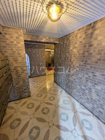 21/30 エントランス