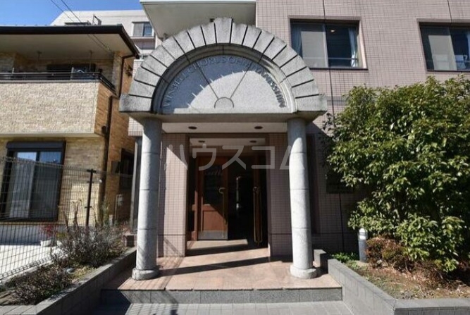 16/26 エントランス