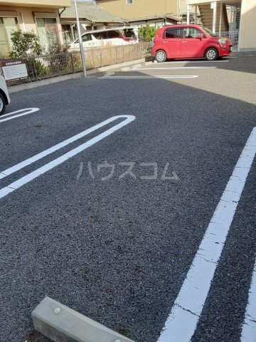 27/30 駐車場